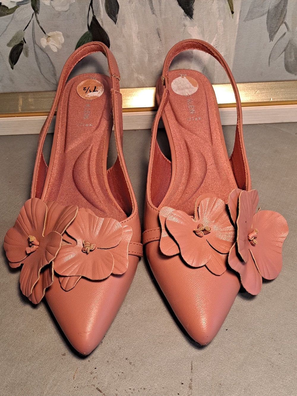 Anne Klein Coral Pink Floral Applique Slingback Pointed Kitten Heels Barbiecore